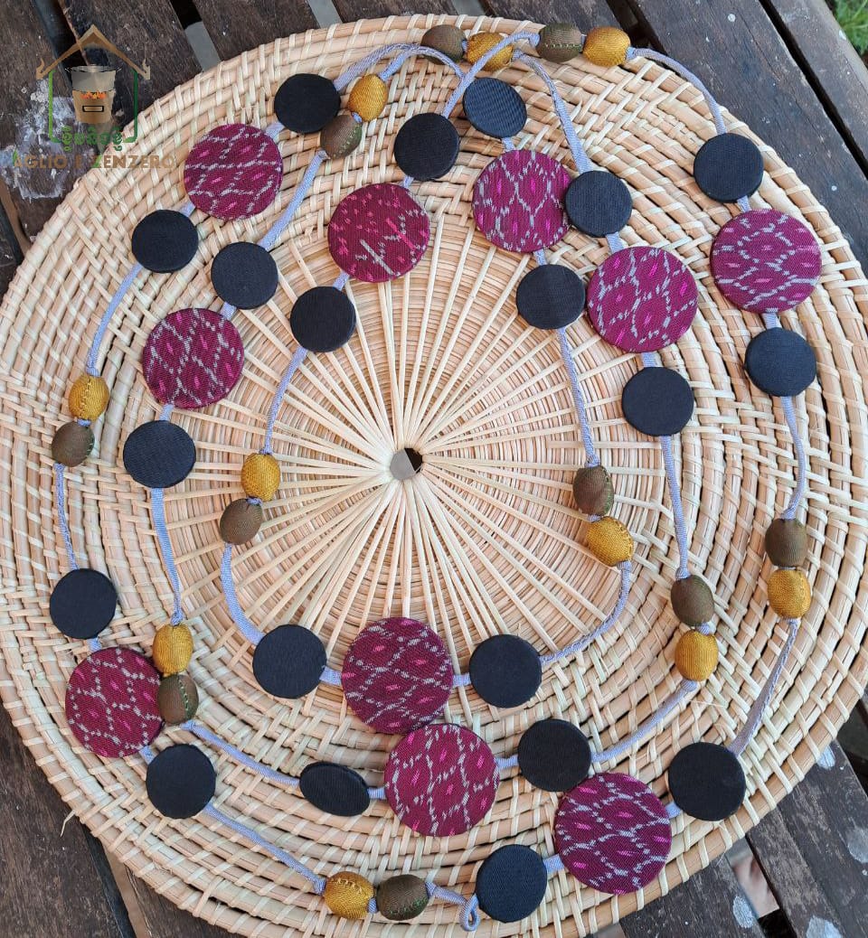 Collana di seta : Sangke e Perlina