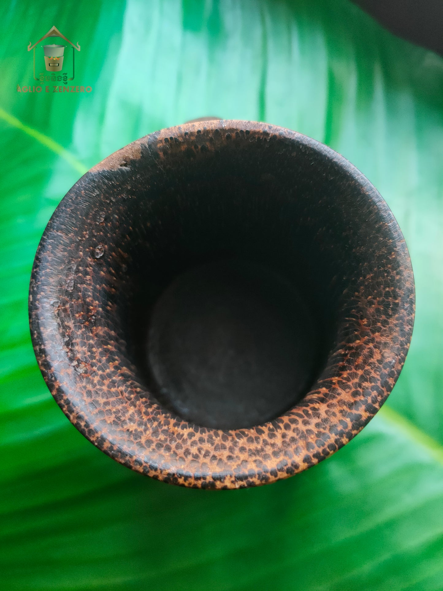 Portapenne con forma di tazza di palma cambogiana